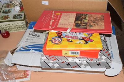 Lot 714 - Mixed lot to include chess set, and other items