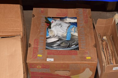 Lot 722 - Assorted plumbing equipment