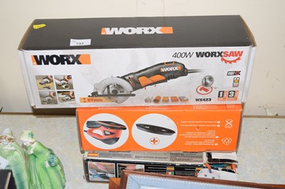 Lot 733 - Worx 400 watt work saw together with Black &...