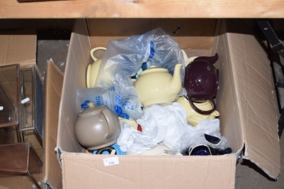Lot 778 - Large quantity of assorted teapots