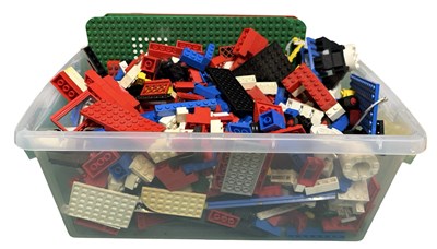 Lot 412 - A quantity of vintage Lego pieces, part built...