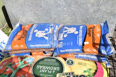 Lot 409 - Ten foundation range 10mm washed gravel