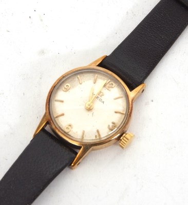 Lot 298 - A 9ct gold cased ladies Omega wristwatch, the...
