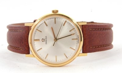 Lot 314 - A vintage Omega gents watch with manually...