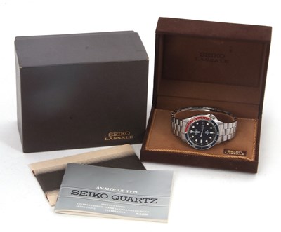 Lot 322 - A Seiko SQ Sports 100 gents watch with quartz...