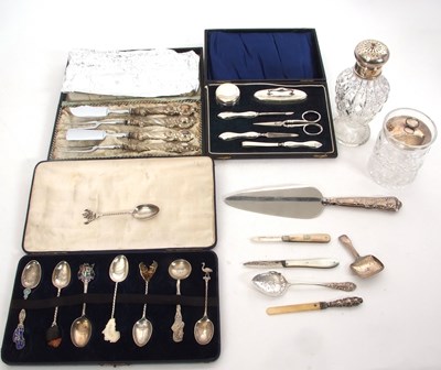 Lot 258 - Cased George V silver mounted manicure set,...