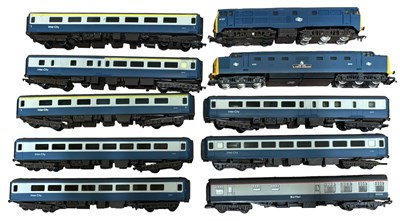 Lot 160 - A collection of 00 gauge BR Inter-City rolling...