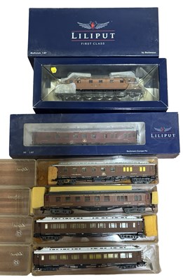 Lot 195 - A collection of various boxed / cased Liliput...