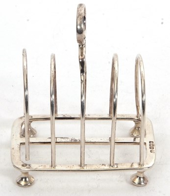Lot 88 - A George V silver toast rack of four divisions...