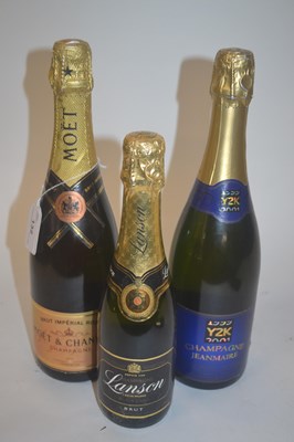 Lot 132 - Champagne: Moet & Chandon Brut Imperial Rose,...