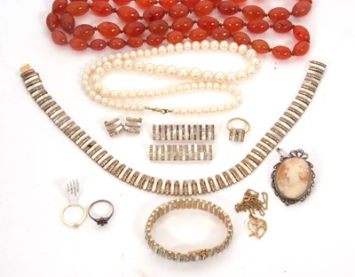 Lot 278 - A quantity of mixed jewellery: to include a...