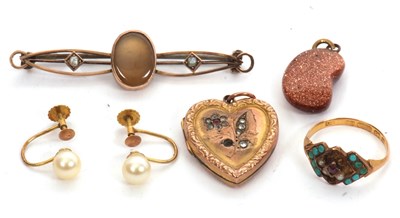 Lot 218 - A mixed lot: to include an agate and seed...