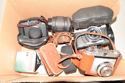 Lot 50 - Box of assorted cameras