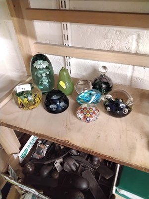 Lot 71 - A collection of various assorted paperweights