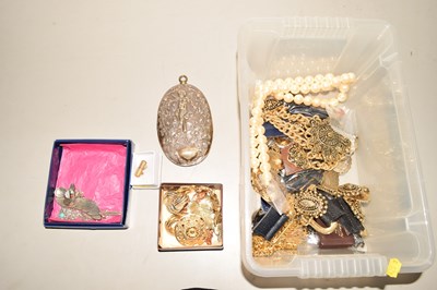 Lot 102 - A box of various costume jewellery