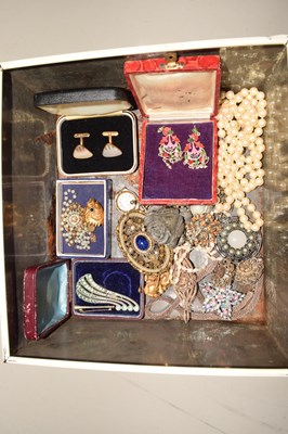 Lot 110 - A box of assorted costume jewellery