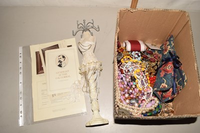 Lot 114 - Box of assorted costume jewellery