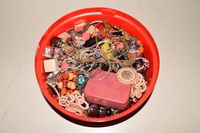 Lot 117 - Box of assorted costume jewellery