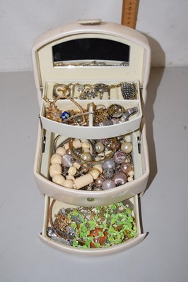 Lot 118 - Cantilever box of costume jewellery