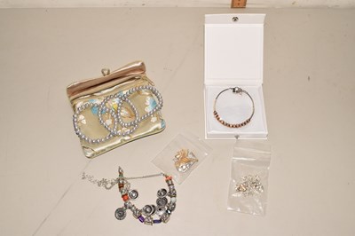 Lot 130 - Mixed Lot: Assorted costume jewellery