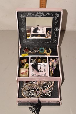 Lot 132 - A small case of various costume jewellery