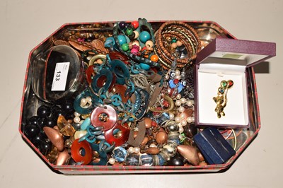 Lot 133 - A box of various costume jewellery