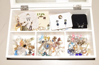 Lot 134 - A case of assorted costume jewellery