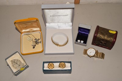 Lot 141 - Mixed Lot: Various boxed costume jewellery