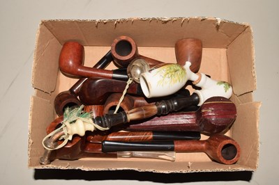 Lot 150 - Box of various tobacco pipes