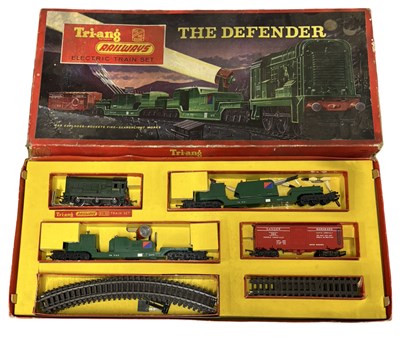 Lot 31 - A boxed Triang 00 gauge 'The Defender'...