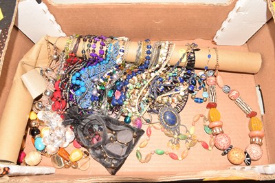 Lot 206 - Mixed Lot: Various costume jewellery