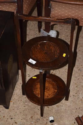 Lot 330 - An oak cake stand