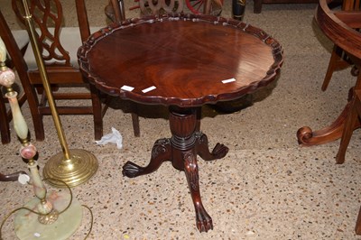 Lot 339 - A Georgian style reproduction mahogany tilt...