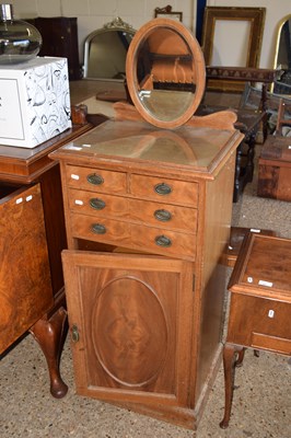 Lot 360 - An Edwardian mahogany mirror back dressing chest