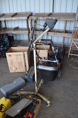 Lot 418 - A spotlight and stand