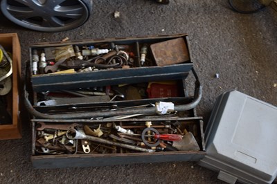 Lot 427 - Cantilever toolbox and contents