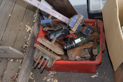 Lot 430 - One box of various tools, bench vice etc