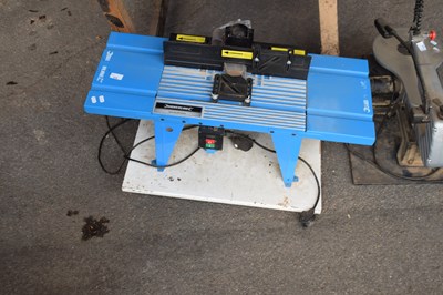 Lot 439 - A Silver Line router table with protractor