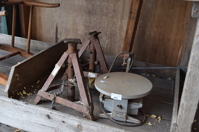 Lot 465 - A Vibro 2000 fret saw and a pair of axle stands
