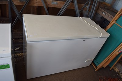 Lot 474 - A large chest freezer