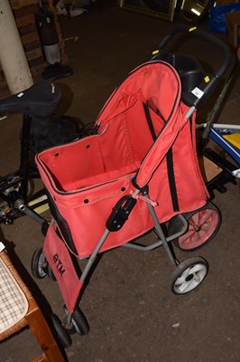 Lot 785 - A pram/pet carrier