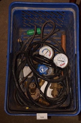 Lot 795 - A quantity of valves and pipes