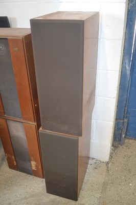 Lot 1 - A pair of Lentek S5 speakers