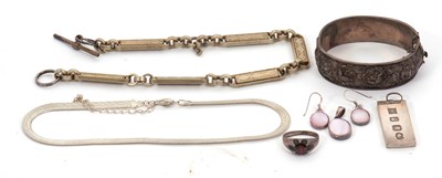 Lot 264 - A mixed lot jewellery: to include a hinged...