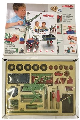 Lot 403 - A boxed Marklin Metall building kit, M30...