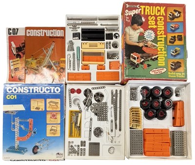 Lot 402 - A pair of vintage Constructo building...