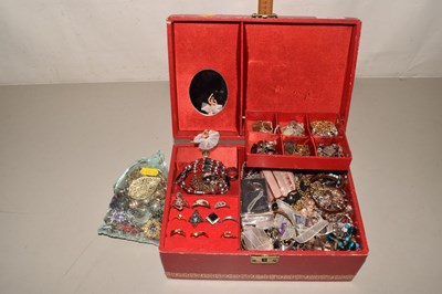 Lot 104 - Box containing a quantity of costume jewellery