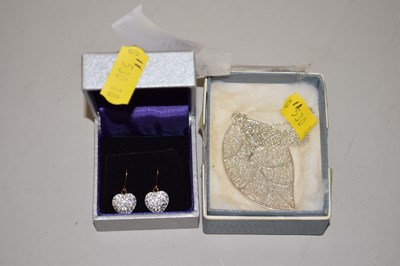 Lot 116 - Box containing a pair of costume jewellery...