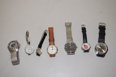 Lot 118 - Small box containing a quantity of wristwatches
