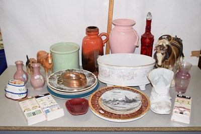 Lot 150 - Mixed Lot: Ceramics, vases, plates etc